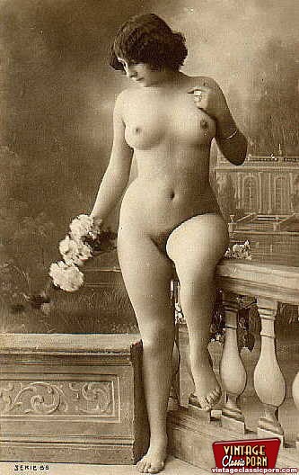 333px x 528px - Full Frontal Vintage Nudity Chicks Posing In The Thirties ...