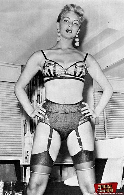 Women In Sexy Lingerie Vintage - Very Sexy Vintage Lingerie Chicks Posing In Then Sixties Photo 11 | Vintage  Classic Porn