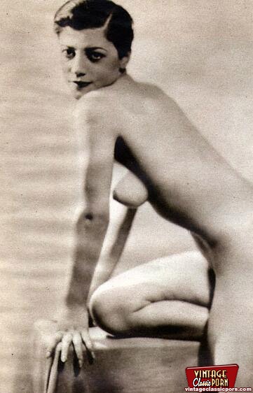 Pretty Vintage Naked Models Posing Nude In The Fourties ...