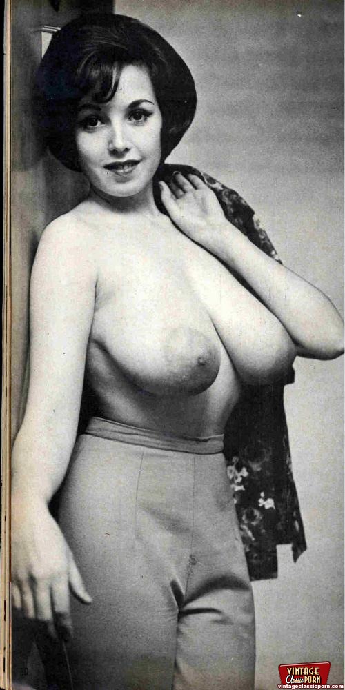 Vintage Breast Porn - Several Fifities Ladies Showing Their Big Natural Breasts ...