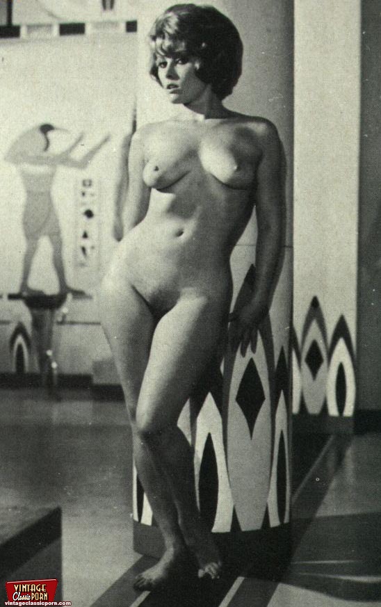 548px x 873px - Beautiful Vintage Ladies Showing Their Sexy Naked Bodies Photo 9 | Vintage  Classic Porn
