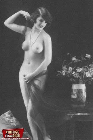 323px x 484px - Several Ladies From The 1920s Showing Their Natural Body ...