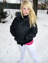 Sweet blonde teen shows her lovely tits and pussy in the snow